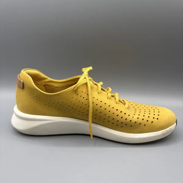 Clarks Unstructured Shoes Size 9.5 Yellow Lace Up Perforated Comfort Sneakers - Image 4