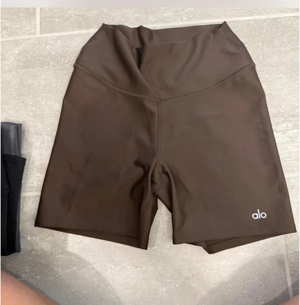 ALO Chocolate 5" Airlift Energy Shorts (S) - Image 2