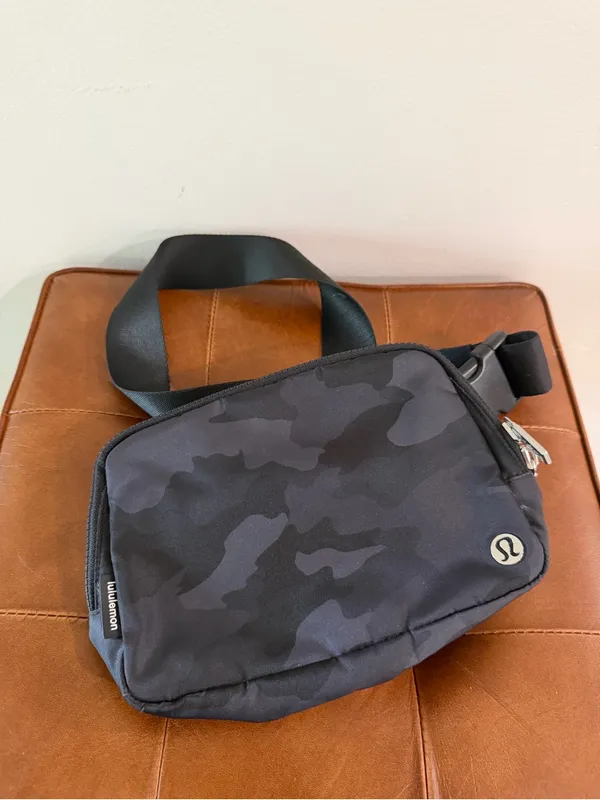 Lululemon Everywhere Large Camo Belt Bag 2L Grey Black Camouflage Unisex - Image 6
