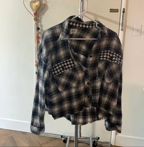 BDG Black & White Cropped Flannel - Image 2