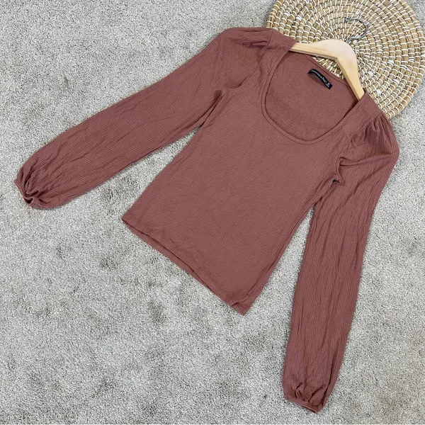 Abercrombie & Fitch Women’s Ribbed Puff Sleeve Longsleeve Shirt in Mauve M - Image 2