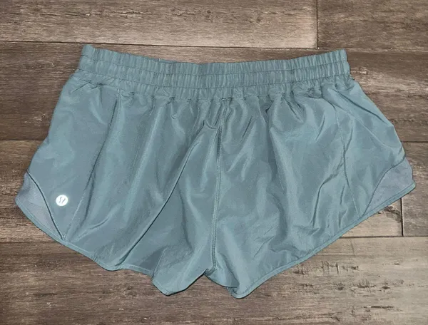 Lululemon Hotty Hot Shorts 2.5” Green - Image 2