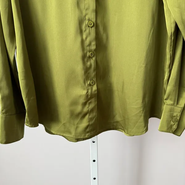 Petal and Pup sz‎ XS Olive Green Satin Button Blouse Shirt Preppy Minimalist - Image 3