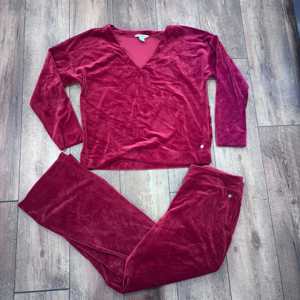 Tommy Bahama Women's Red Velour V-Neck Sweatshirt & Casual Pants Set Size Medium - Image 2