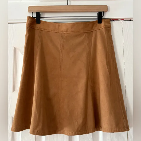 LOFT Tan Faux Suede Mini Skirt Size‎ 6 EUC - Image 2