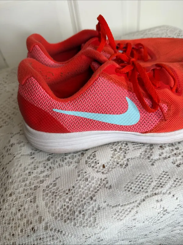 Nike Women's Coral-Red Running Sneakers with Aqua Swoosh Sz 8.5 (7Y) - Image 3