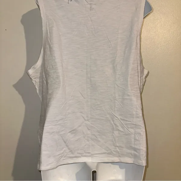 Banana Republic Short sleeve v neck cotton blend t-shirt in white size X-large - Image 16