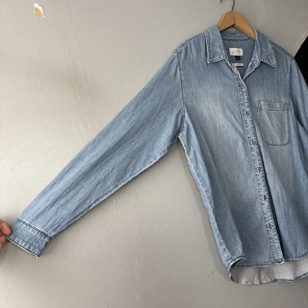 Oversized Button Up Denim Shirt Size Medium Blue Jean Relaxed Fit 90s Butter Mom - Image 2