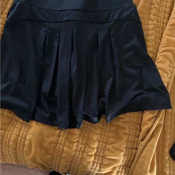 J crew athletic skirt with shorts underneath back pleats smooth front sz small - Image 4