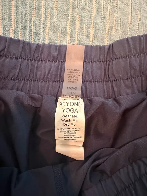 Beyond yoga shorts - Image 2