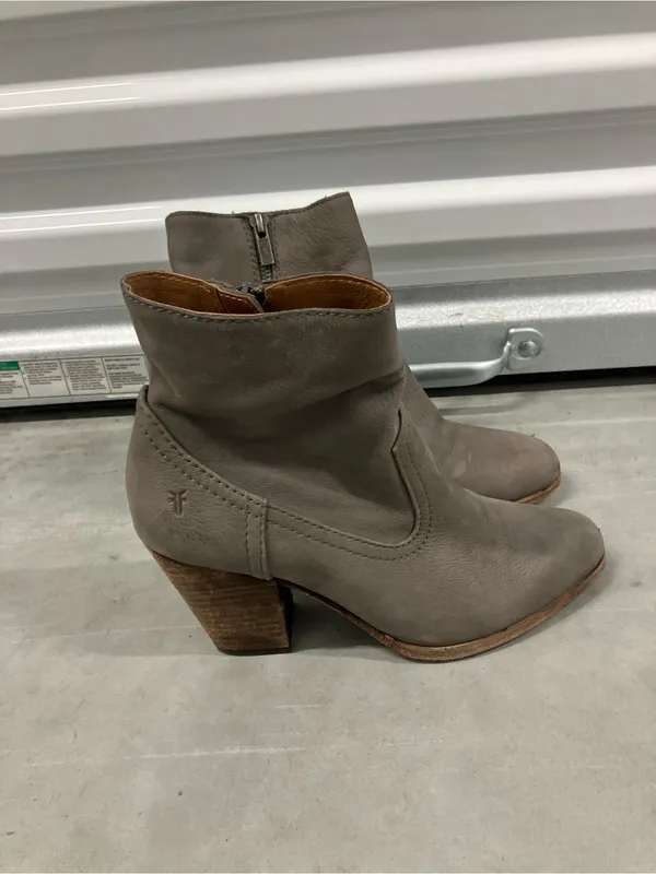 Frye Essa Bootie Size 9.5 Nubuck leather - Image 5