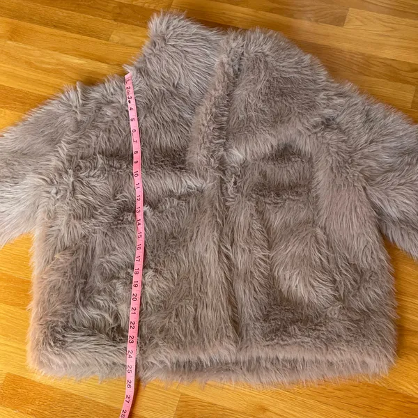 FLYGO Women’s Gray Faux Fur Short Jacket Snap Front Collared Pockets Size L A475 - Image 8