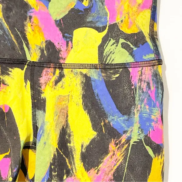 Lululemon Size 2 Wunder Train High-Rise Short 6"‎ Undertone Black Multi Shorts - Image 3