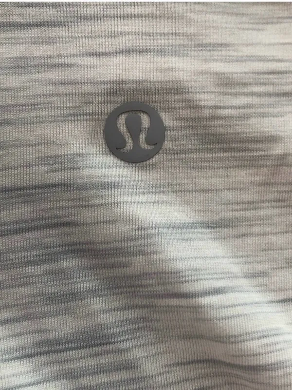 Lululemon🤍🩶”Back in Action” top in a 3 color space Dye ice Grey Alpine Pattern - Image 3