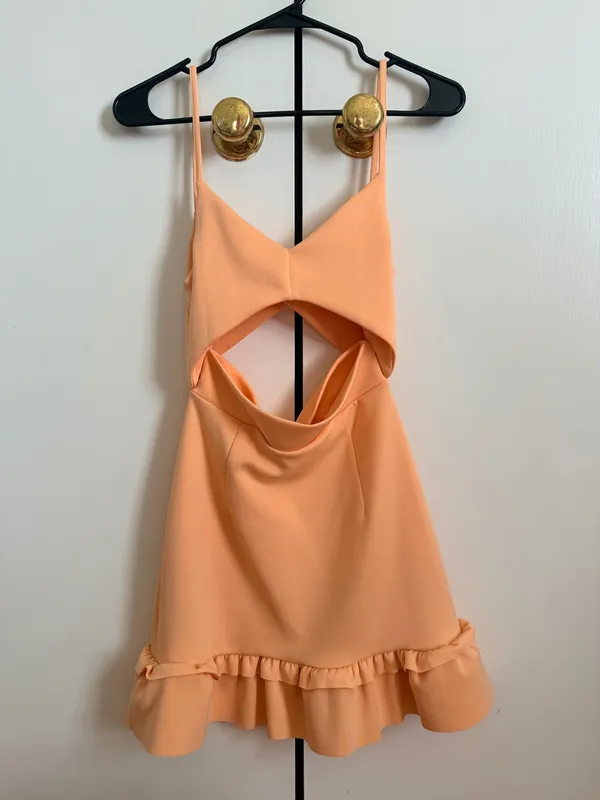 ASOS Design peach mini dress with cut-out detail, size 4 #cutout #mini Fits a size 0-2 - Image 2