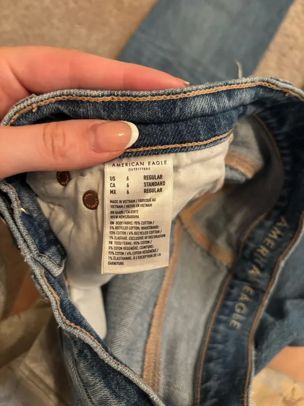 American Eagle Jeans - Image 3