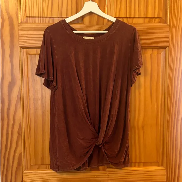 Altar'd State Size Medium Maroon Twist Front Top - Image 5