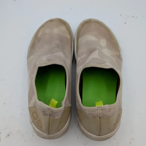 OOFOS OOmg eeZee Low Shoe Womens 8 Tan Camo Slip On Recovery Sneaker OMG11152021 - Image 6