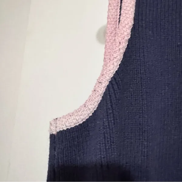 Abercrombie and Fitch navy blue Mara knit vest contrast sweater top - Image 6