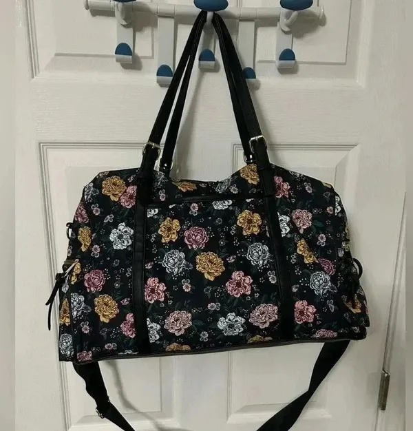 Flower women gym/luggage bag - Image 2
