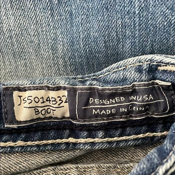Miss Me Boot Cut Jeans with Contrast Stitching. 28. JS5014B32. Color Med: 52 - Image 8