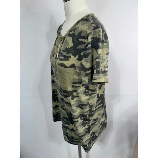 Doe & Rae Camo T-Shirt Women Medium Green Henley‎ Pocket Short Sleeve - Image 6
