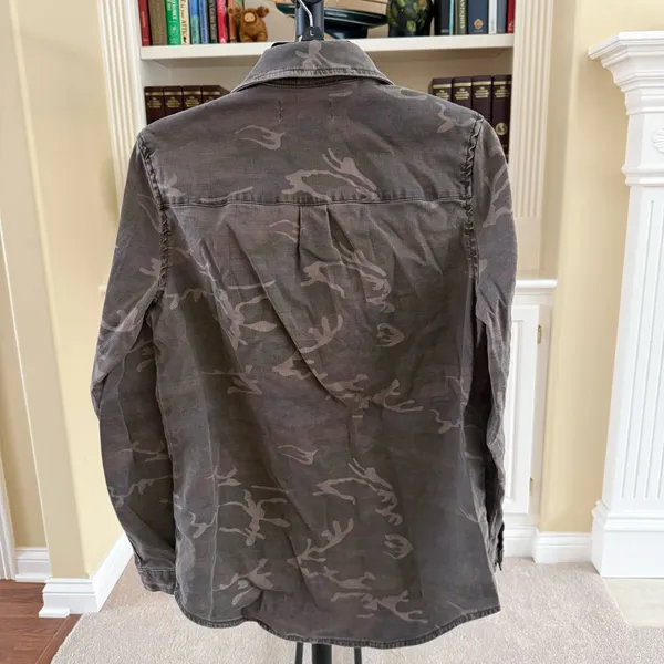 Level99 Gina Utility Shacket in a camouflage print Gray - Image 2
