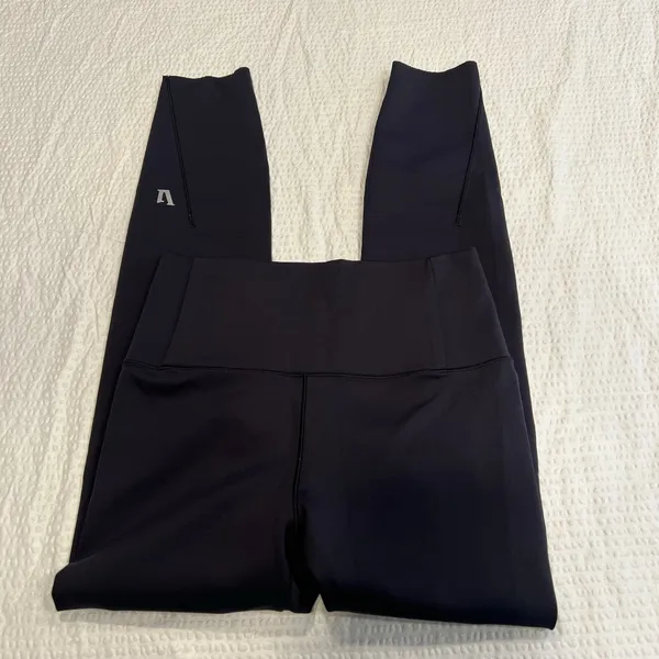 Vuori evolve black leggings size S women - Image 2