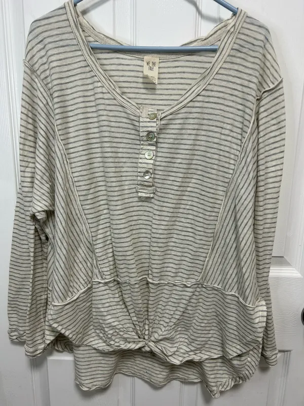 We The Free People Top Free Long Sleeve size M white and Grey - Image 2