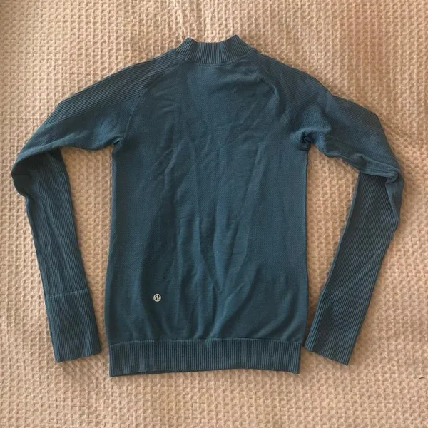 Lululemon Keep The Heat Thermal Long Sleeve in Petrol Blue Size 6 - Image 4