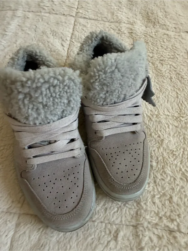 Nike Air Jordan 1 Low SE Sherpa Fleece Grey Suede Sneakers Womens Size 5.5 Cozy - Image 8