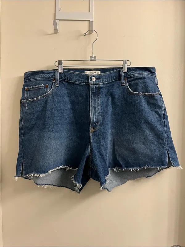 Abercrombie Curve Love The 4” Mom Short High Rise Size 35 / 20 - Image 2