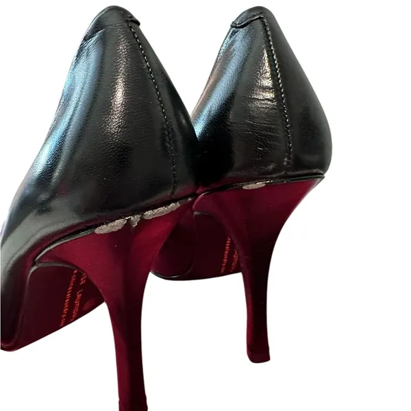 Chinese Laundry Black Pumps Size 8 - PEELED LEATHER IN BACK - Image 3
