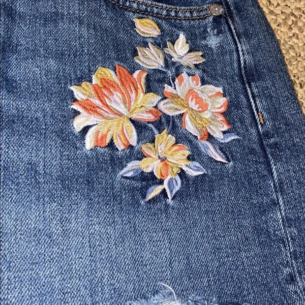 American Eagle Mom Jean Shorts - Image 2