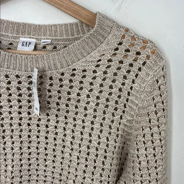 GAP Women's Light Tan open Knit Sweater with shimmery thread size small - Image 4