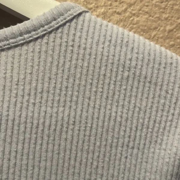 Old Navy Women's Icy Blue Fuzzy Ribbed Knit Long Sleeve Top Shirt Size Medium - Image 6