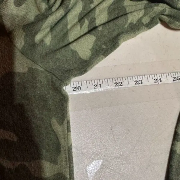 Old Navy Green Camp Patterned Plush-Knit Long-Sleeve Tee Large‎ Soft Layering - Image 9
