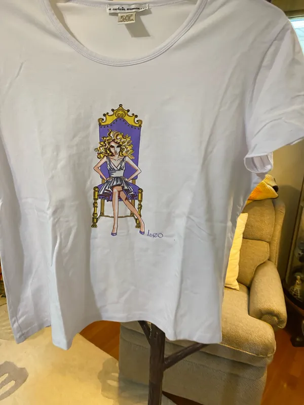 White tee shirt with Leo emblem Size 1X - Image 3