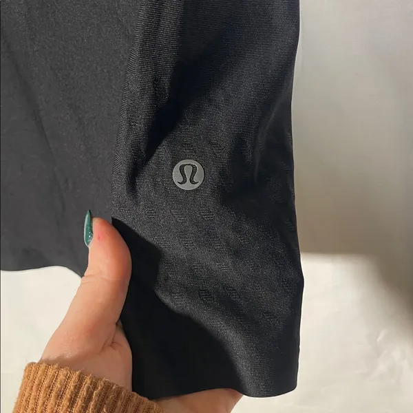 LULULEMON WOMENS BLACK LONG SLEEVE UNDERSHIRT FITTED LARGE - Image 2