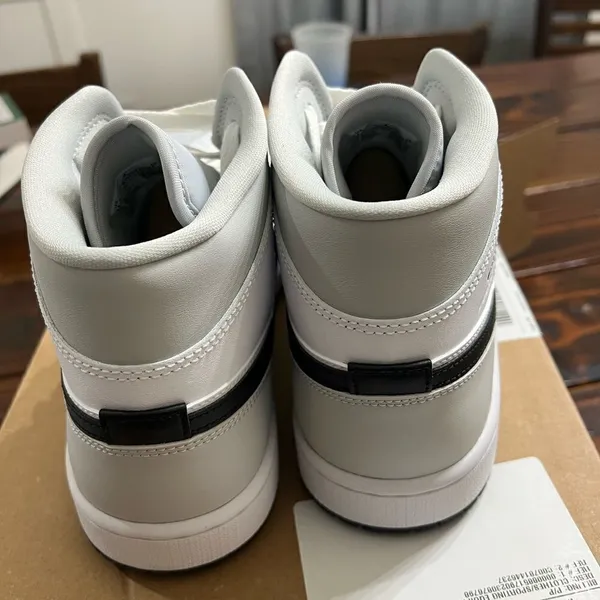 Air Jordan 1 Mid Light Smoke Grey BQ6472-015 Women’s Size 11.5W/ 10 M FAST SHIP - Image 3