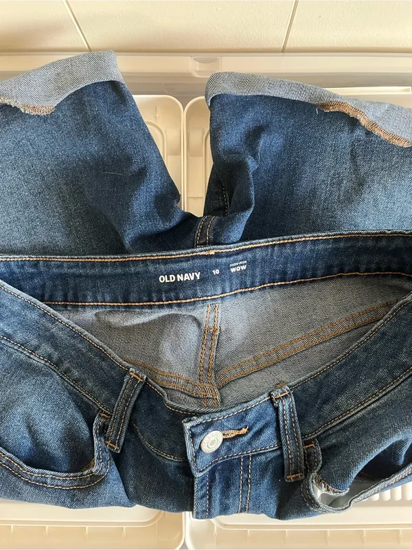 Old Navy Blue Denim Cuffed Jean Women’s Shorts - Image 4