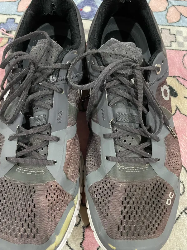 On Cloud Running Shoes Women’s Black pink 9.5 - Image 6
