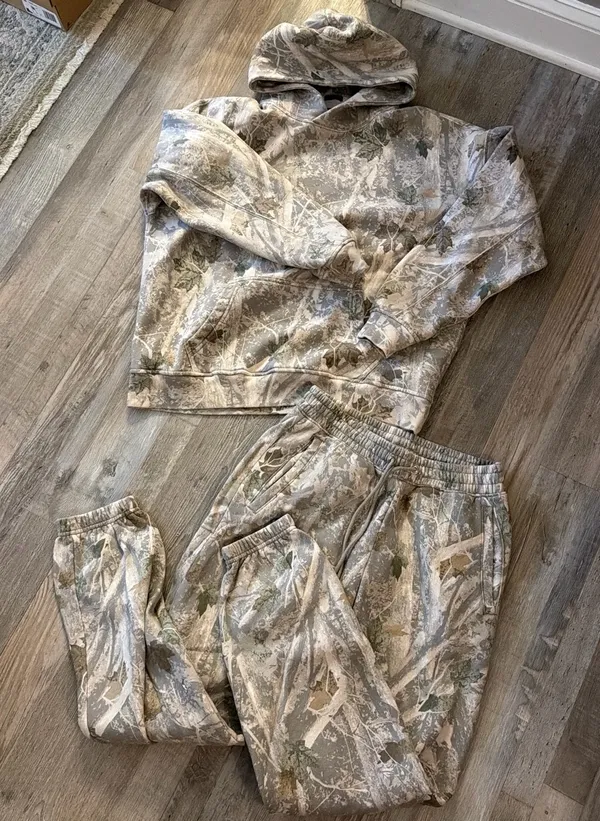 Abercrombie White Camo Hoodie and sweatpants - Image 2