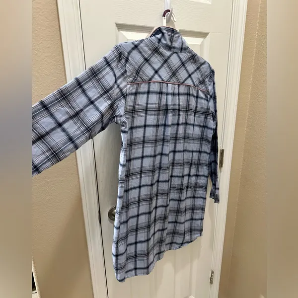 UGG Flannel button down long pajama shirt size Small - Image 9
