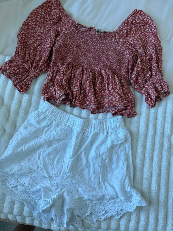 American Eagle Outfitters Rose-Red Smocked Floral Puff-Sleeve Top - Image 5