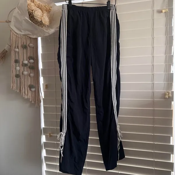 Edikted Women's Black and Navy Trousers - Image 2