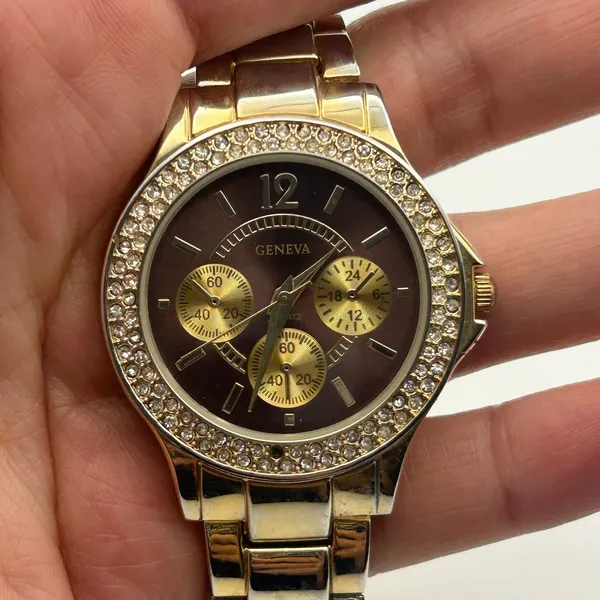 Geneva Gold-tone Crystal Bezel Women’s Watch Working New Battery - Image 6