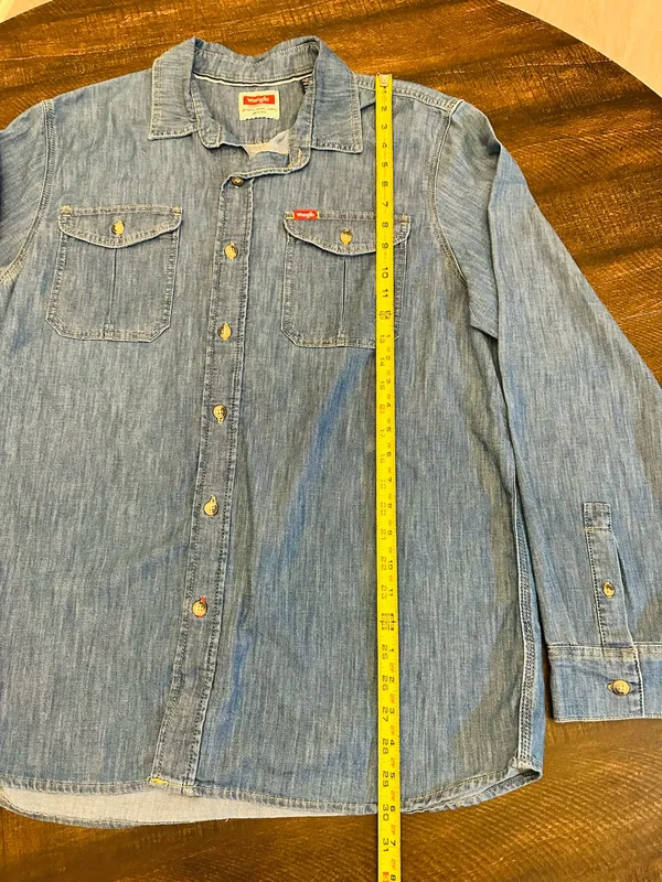 Wrangler Men’s L/S Button Up Cotton Blend Shirt-Size Large - Image 2