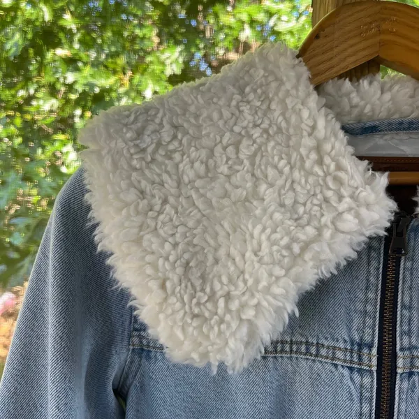 Levi’s Women's Retro Sherpa Denim Trucker Jacket Light Wash Size S - Image 7