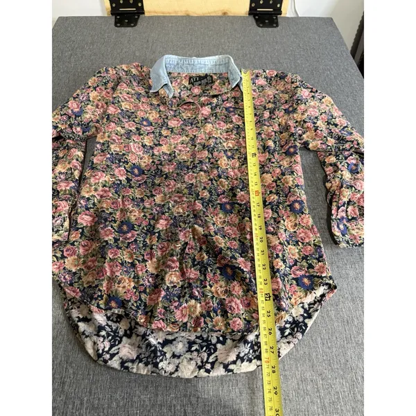 VTG At Last Shirt Top Women M Floral Button Down Long-Sleeve Denim Collar 90's - Image 4